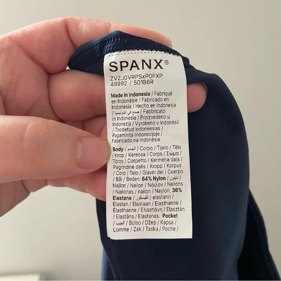 SPANXshape™ Booty Boost® 7/8 Leggings Navy Blue Size Medium - Picture 12 of 13